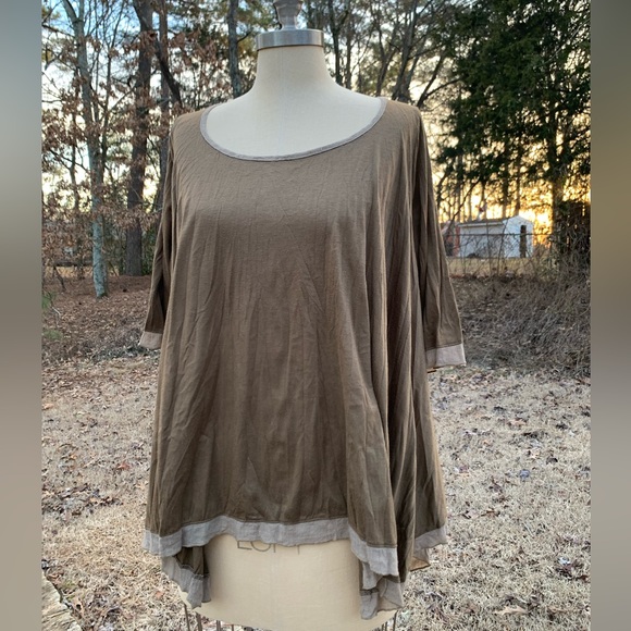 Artsy Handkerchief Hem Top - Picture 2 of 16